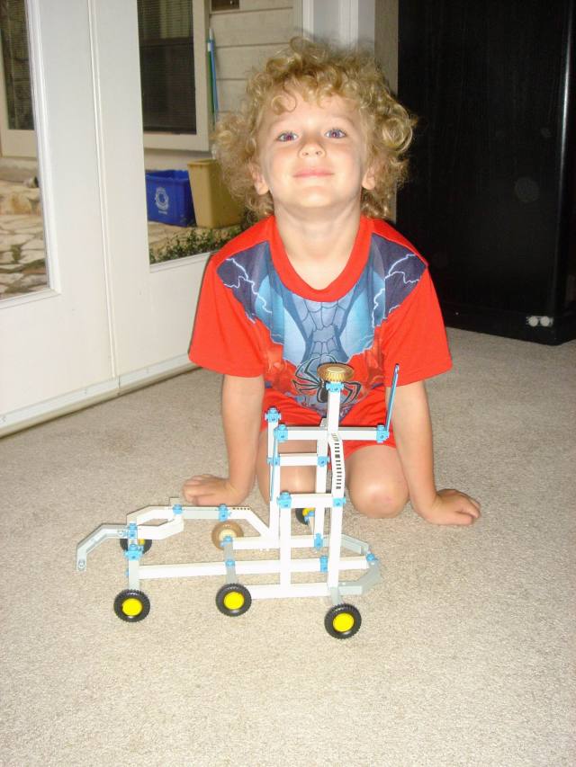 2005/05(May)/05(Vale-Kyla)/640x480_2005-05-30 Vale-Construx-0.JPG